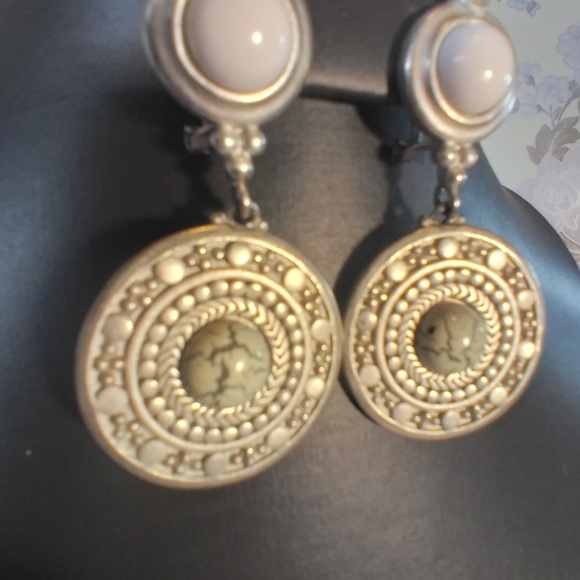 Vintage Liz Claibourne Clip On Earrings. Large Silver Medallion Design Unique - Picture 2 of 12